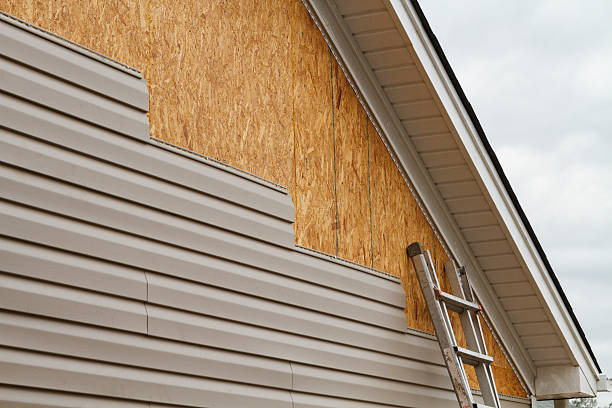24/7 Emergency Storm Damage Siding Repair experts in Rochester, IL